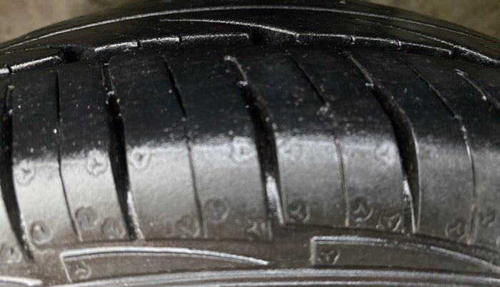 2011 Maruti Alto LXI, Petrol, Manual, 49,101 km, Left Front Tyre Tread