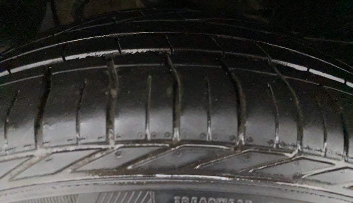 2018 Tata NEXON XZ+ 1.2 DUAL TONE, Petrol, Manual, 24,407 km, Right Front Tyre Tread