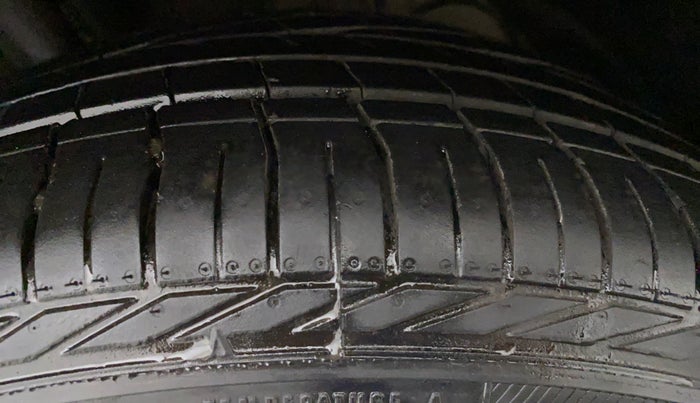 2018 Tata NEXON XZ+ 1.2 DUAL TONE, Petrol, Manual, 24,407 km, Left Front Tyre Tread