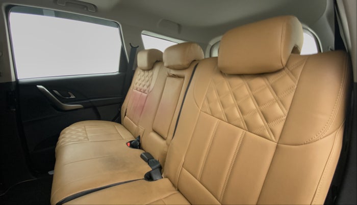 2020 Mahindra XUV500 W9, Diesel, Manual, 8,018 km, Right Side Rear Door Cabin