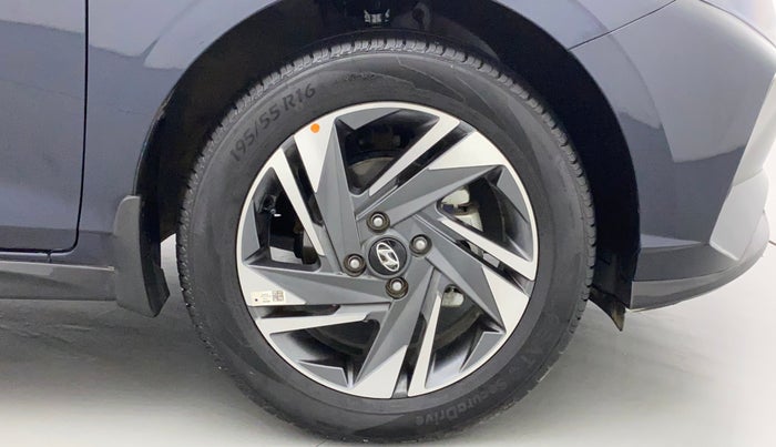 2022 Hyundai NEW I20 ASTA (O) 1.2 AT, Petrol, Automatic, 5,714 km, Right Front Wheel