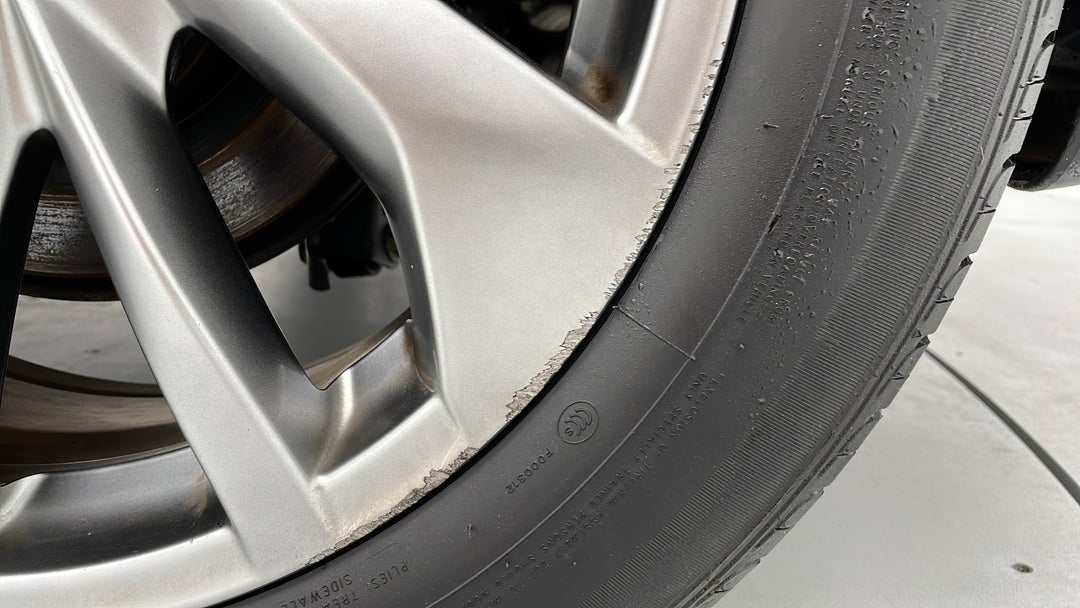 2014 Nissan X-trail Ti (4x4), Automatic, 90254 km, Wheels Rim Rear LHS Scratch