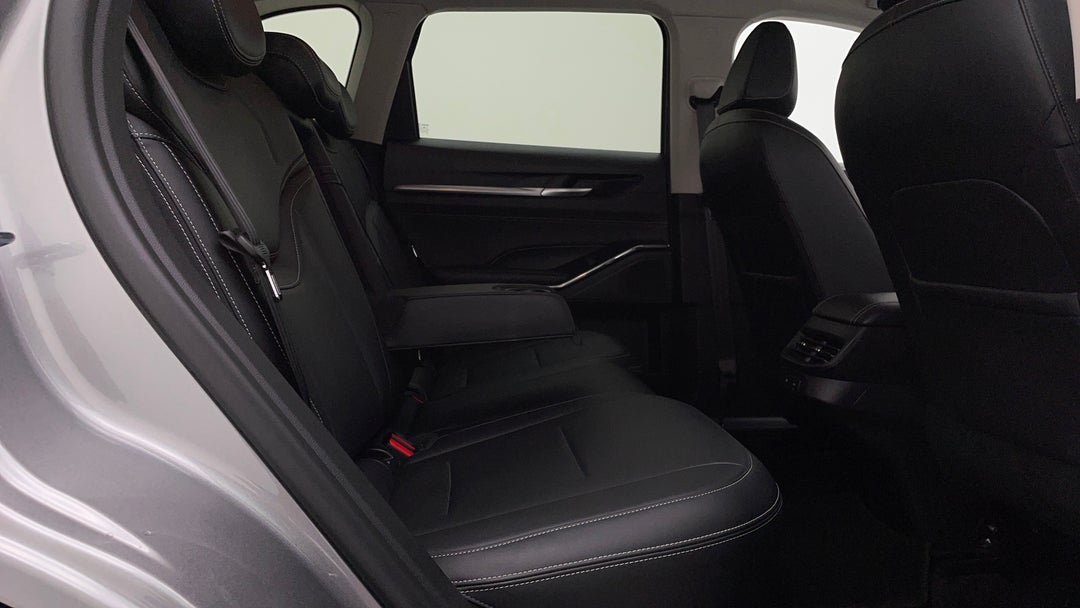 2022 GWM Haval H6 Lux, Automatic, 32905 km, Right Side Rear Door Cabin View