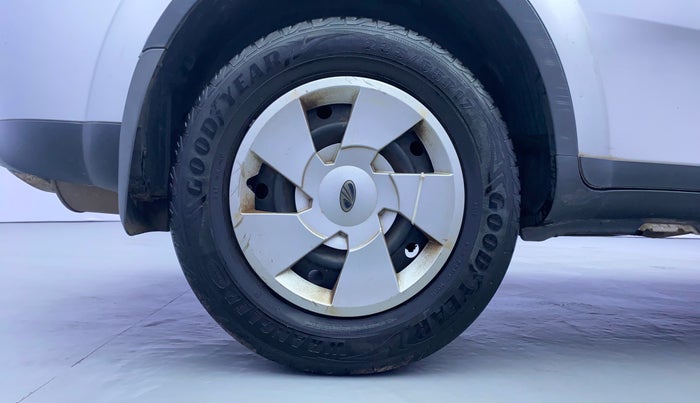 2016 Mahindra XUV500 W6, Diesel, Manual, 88,750 km, Right Rear Wheel