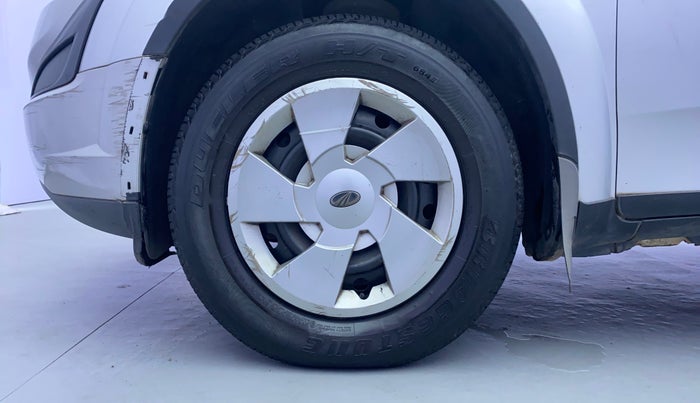 2016 Mahindra XUV500 W6, Diesel, Manual, 88,750 km, Left Front Wheel