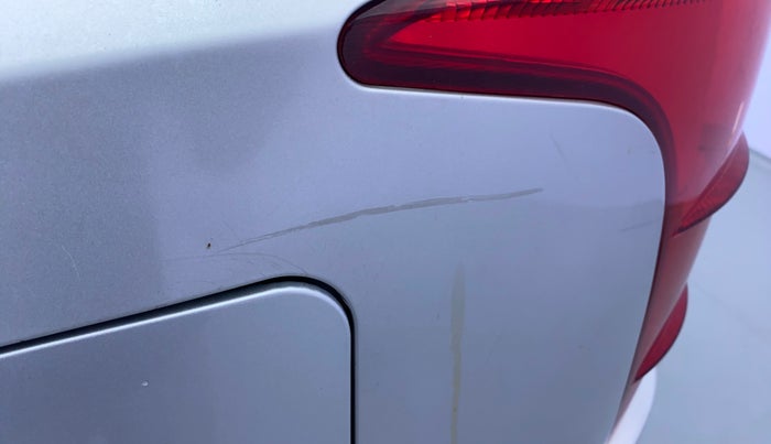 2016 Mahindra XUV500 W6, Diesel, Manual, 88,750 km, Left quarter panel - Minor scratches
