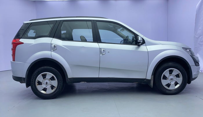 2016 Mahindra XUV500 W6, Diesel, Manual, 88,750 km, Right Side View