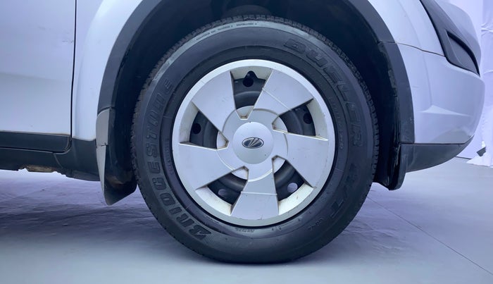 2016 Mahindra XUV500 W6, Diesel, Manual, 88,750 km, Right Front Wheel