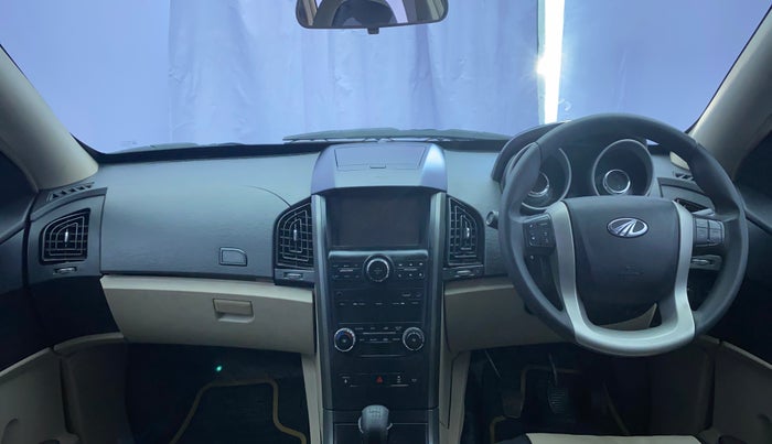2016 Mahindra XUV500 W6, Diesel, Manual, 88,750 km, Dashboard