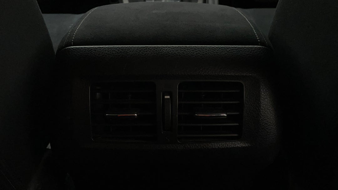 2019 Nissan Navara Rx (4x4), Automatic, 65026 km, Rear A/C Vent