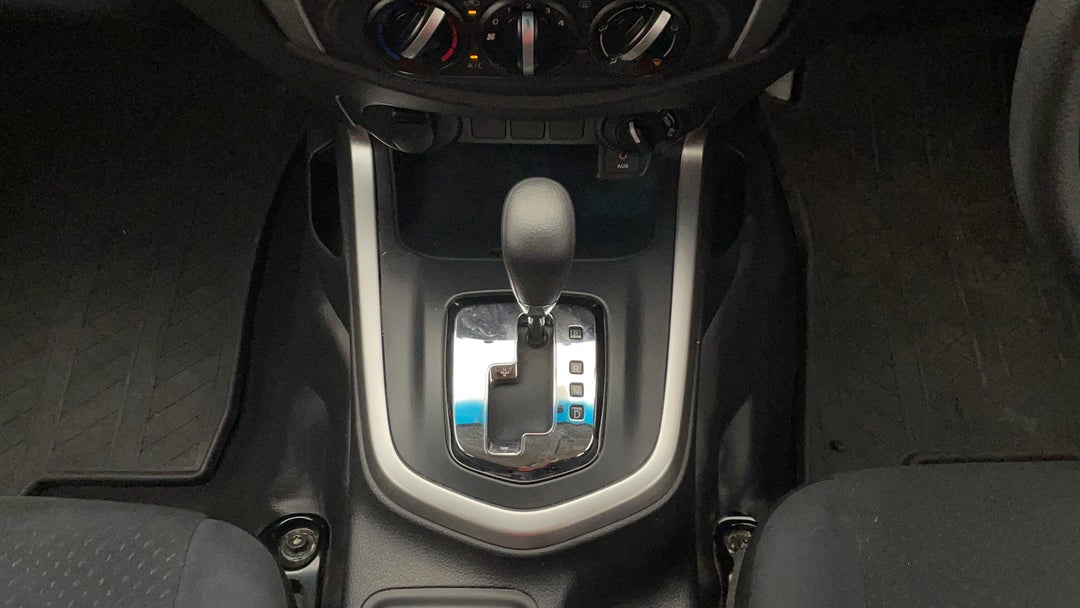 2019 Nissan Navara Rx (4x4), Automatic, 65026 km, Gear Lever 