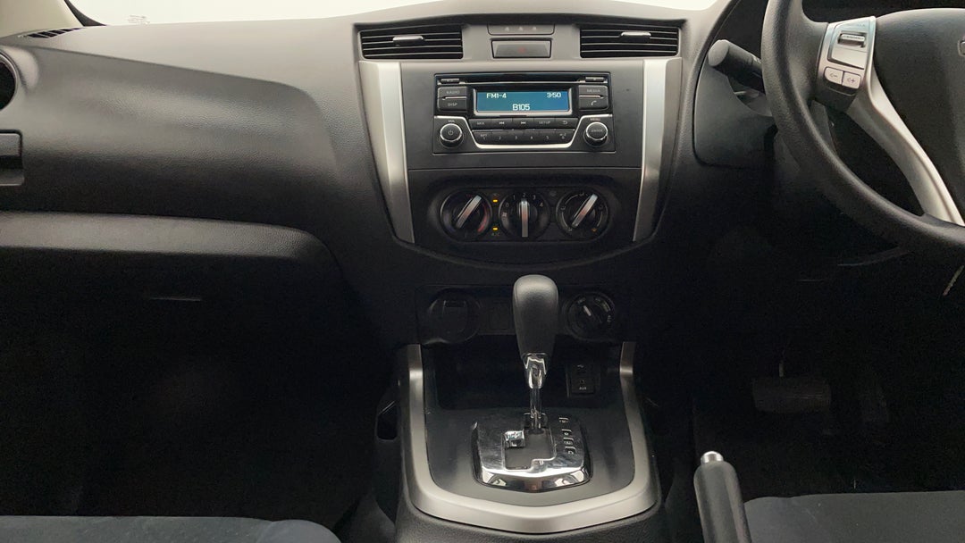 2019 Nissan Navara Rx (4x4), Automatic, 65026 km, Center Console