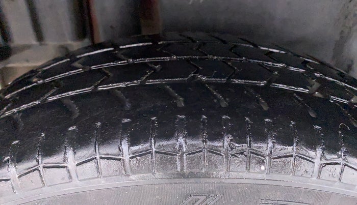 2015 Maruti Swift Dzire VDI, Diesel, Manual, 96,621 km, Right Rear Tyre Tread