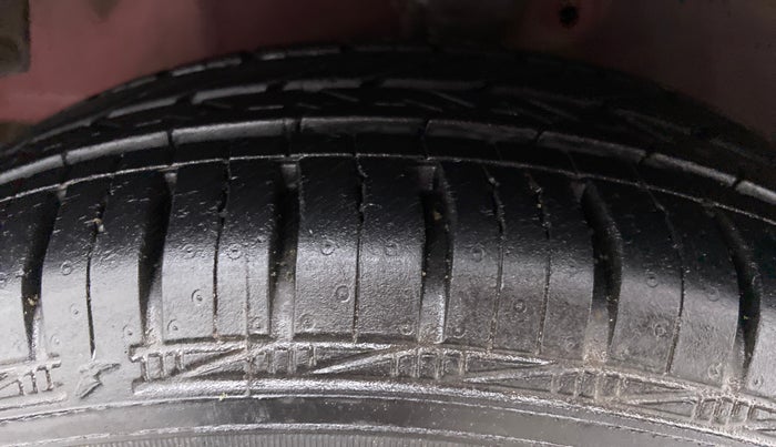2018 Hyundai Eon MAGNA PLUS, Petrol, Manual, 2,734 km, Left Front Tyre Tread