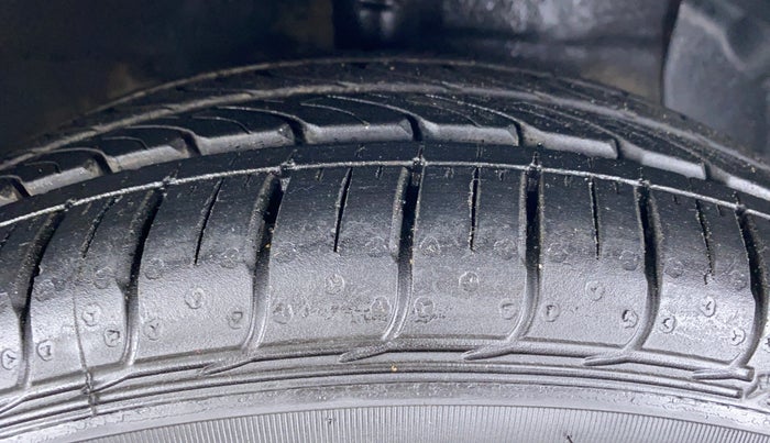2015 Hyundai Grand i10 SPORTZ 1.1 CRDI, Diesel, Manual, 74,241 km, Right Front Tyre Tread