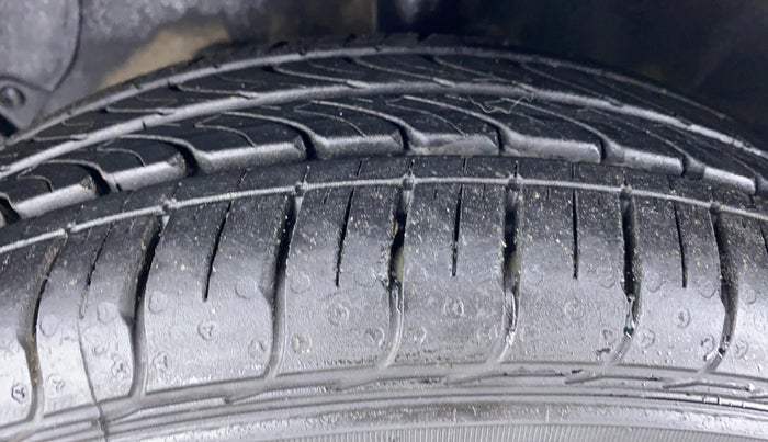 2015 Hyundai Grand i10 SPORTZ 1.1 CRDI, Diesel, Manual, 74,241 km, Left Front Tyre Tread