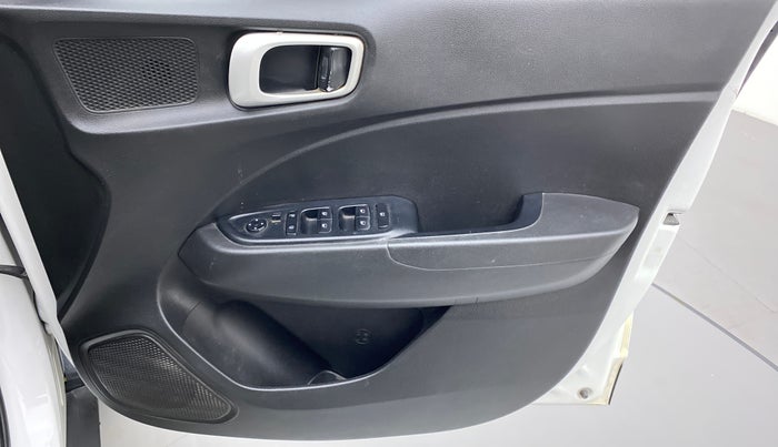 2020 Hyundai VENUE S MT 1.2 KAPPA, Petrol, Manual, 45,835 km, Driver Side Door Panels Control