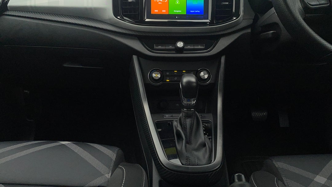 2022 MG 3 Core (with Navigation), Automatic, 34466 km, Center Console