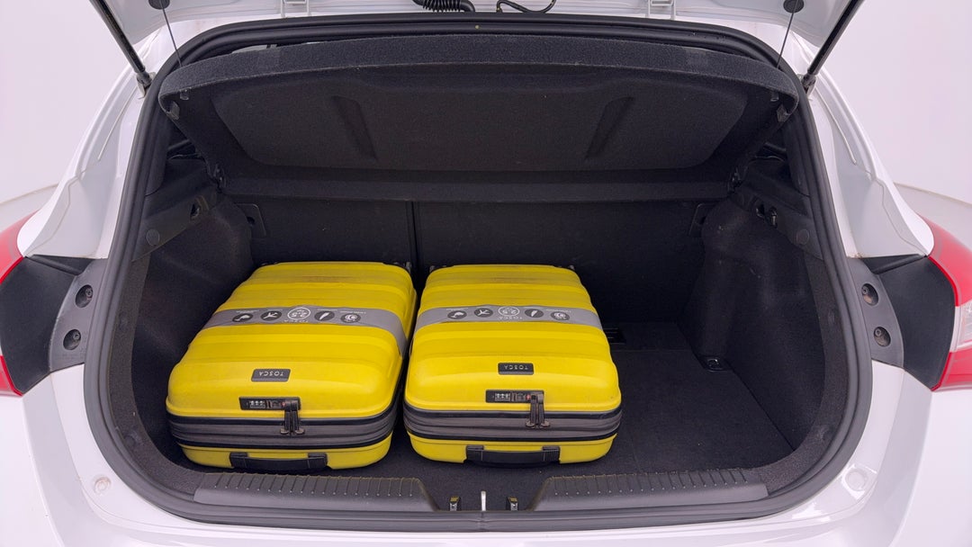 2016 Hyundai i30 Sr Premium, Automatic, 58160 km, Boot Inside View with Luggage