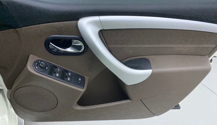 2016 Renault Duster RXZ AMT 110 PS, Diesel, Automatic, 1,04,769 km, Driver Side Door Panels Control