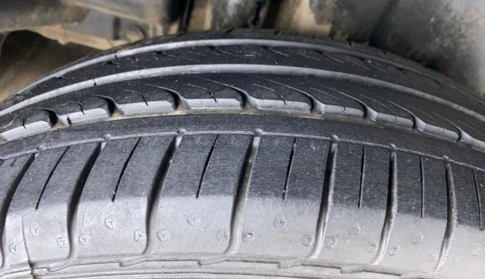 2018 Maruti Ciaz SIGMA 1.5 SHVS MT  PETROL, Petrol, Manual, 50,946 km, Right Rear Tyre Tread
