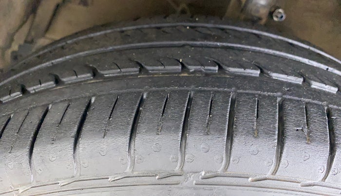 2018 Maruti Ciaz SIGMA 1.5 SHVS MT  PETROL, Petrol, Manual, 50,946 km, Left Front Tyre Tread