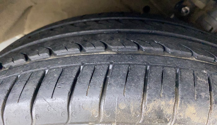2018 Maruti Ciaz SIGMA 1.5 SHVS MT  PETROL, Petrol, Manual, 50,946 km, Right Front Tyre Tread