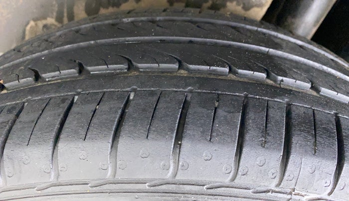 2018 Maruti Ciaz SIGMA 1.5 SHVS MT  PETROL, Petrol, Manual, 50,946 km, Left Rear Tyre Tread