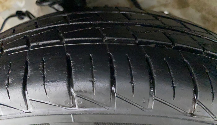 2021 Maruti Alto LXI, Petrol, Manual, 11,267 km, Left Front Tyre Tread