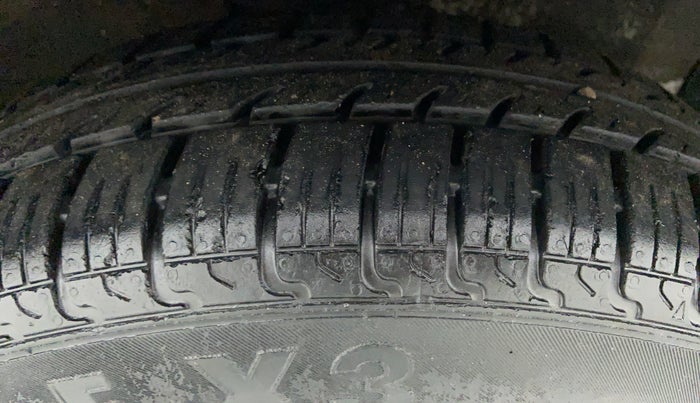 2014 Maruti Ritz LDI, Diesel, Manual, 71,067 km, Right Front Tyre Tread