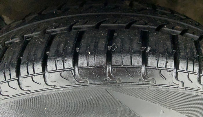 2014 Maruti Ritz LDI, Diesel, Manual, 71,067 km, Left Front Tyre Tread