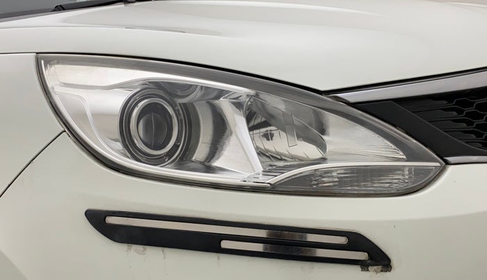 2015 Tata Zest XTA F-TRONIC DIESEL, Diesel, Automatic, 28,782 km, Right headlight - Daytime running light not functional