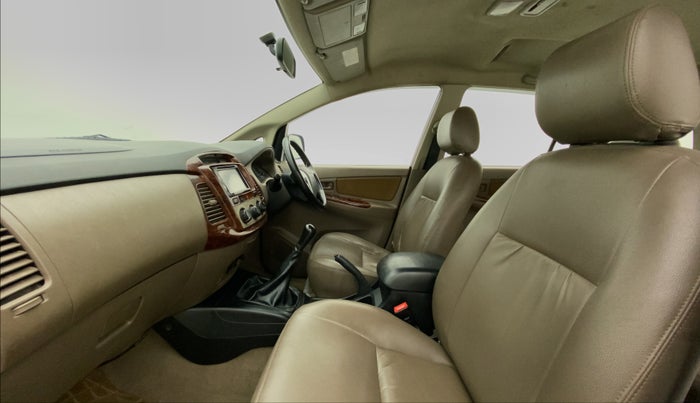 2015 Toyota Innova 2.5 GX 8 STR, Diesel, Manual, 82,593 km, Right Side Front Door Cabin