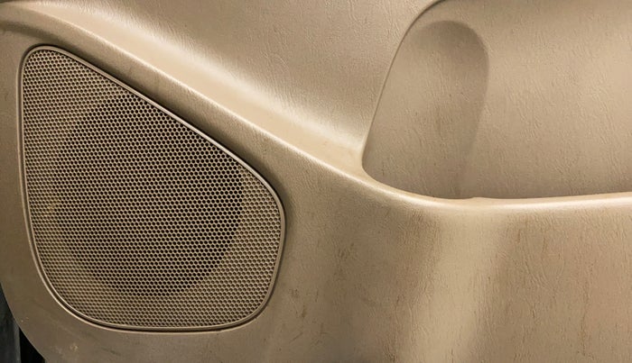 2015 Toyota Innova 2.5 GX 8 STR, Diesel, Manual, 82,593 km, Speaker