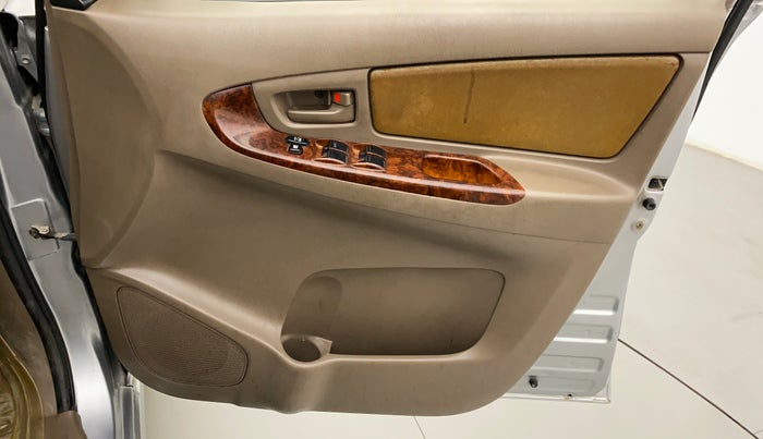 2015 Toyota Innova 2.5 GX 8 STR, Diesel, Manual, 82,593 km, Driver Side Door Panels Control