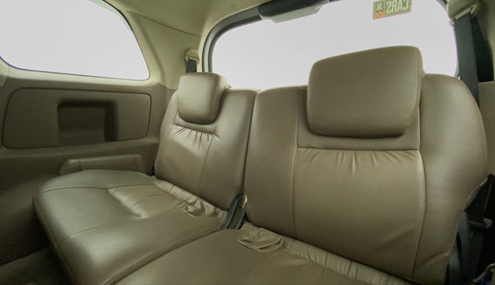 2015 Toyota Innova 2.5 GX 8 STR, Diesel, Manual, 82,593 km, Third Seat Row ( optional )