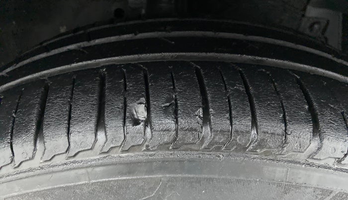 2014 Maruti Ciaz VDI PLUS, Diesel, Manual, 1,13,913 km, Right Front Tyre Tread