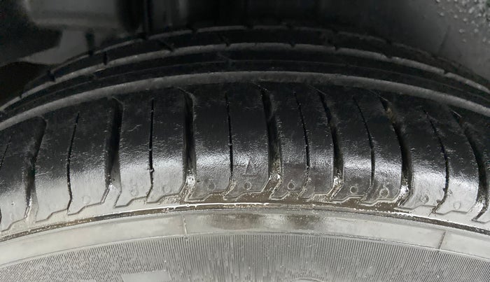 2014 Maruti Ciaz VDI PLUS, Diesel, Manual, 1,13,913 km, Right Rear Tyre Tread