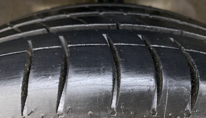 2014 Maruti Wagon R Stingray VXI, Petrol, Manual, 16,676 km, Left Front Tyre Tread