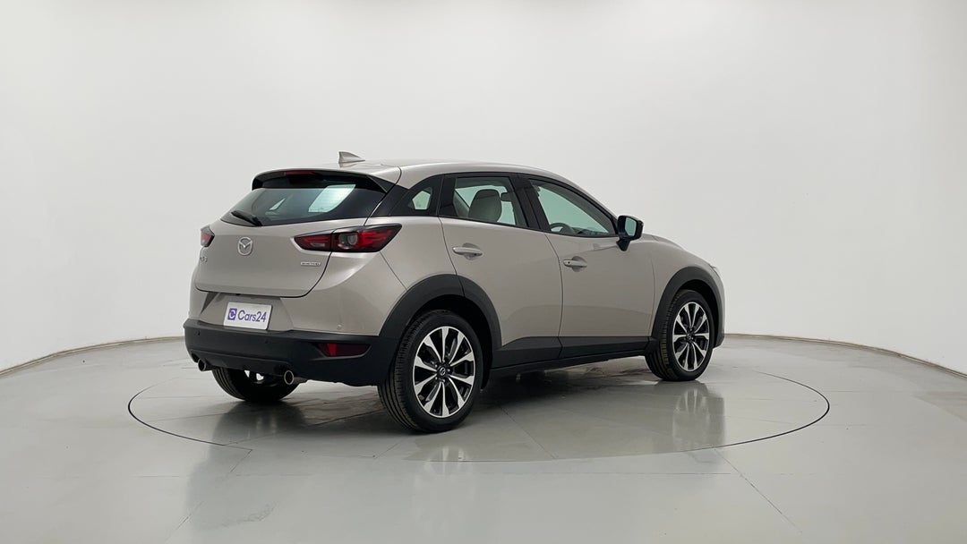 Right Back Diagonal (45- Degree) View