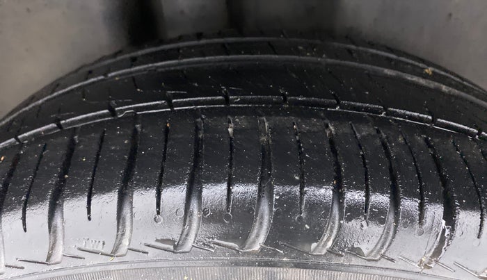 2015 Volkswagen Vento HIGHLINE DIESEL, Diesel, Manual, 87,317 km, Right Rear Tyre Tread