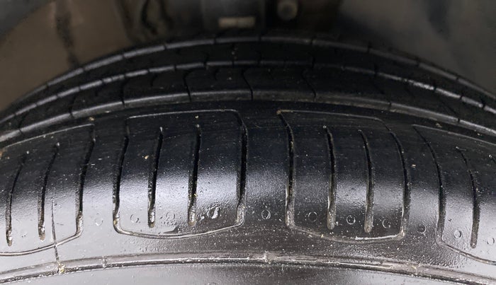 2015 Volkswagen Vento HIGHLINE DIESEL, Diesel, Manual, 87,317 km, Right Front Tyre Tread