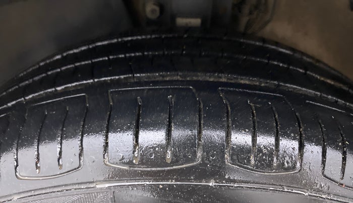 2015 Volkswagen Vento HIGHLINE DIESEL, Diesel, Manual, 87,317 km, Left Front Tyre Tread