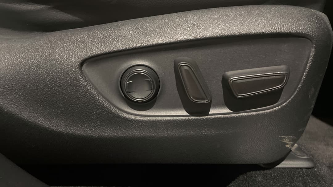2021 Toyota Kluger Grande Hybrid AWD, Automatic, 94370 km, Drivers Side Adjustment Panel