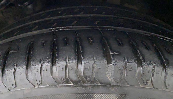 2019 Hyundai Verna 1.6 SX VTVT (O), Petrol, Manual, 36,477 km, Left Front Tyre Tread