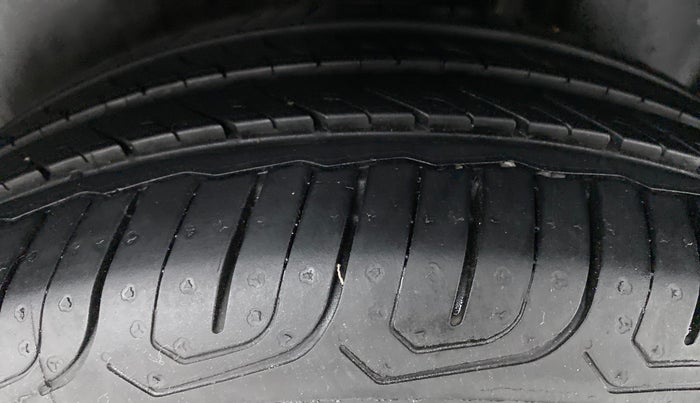 2016 Volkswagen Ameo COMFORTLINE 1.2, Petrol, Manual, 68,681 km, Left Rear Tyre Tread