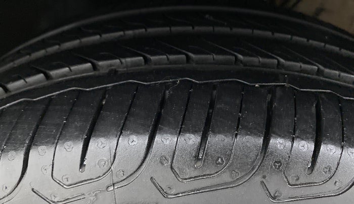 2016 Volkswagen Ameo COMFORTLINE 1.2, Petrol, Manual, 68,681 km, Left Front Tyre Tread