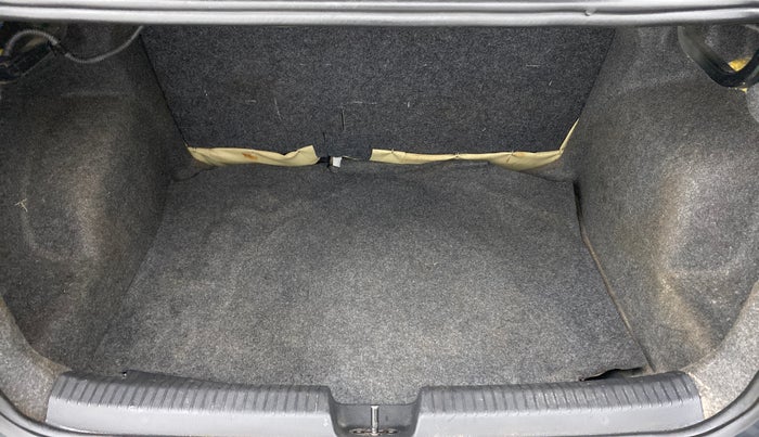 2016 Volkswagen Ameo COMFORTLINE 1.2, Petrol, Manual, 68,681 km, Boot Inside