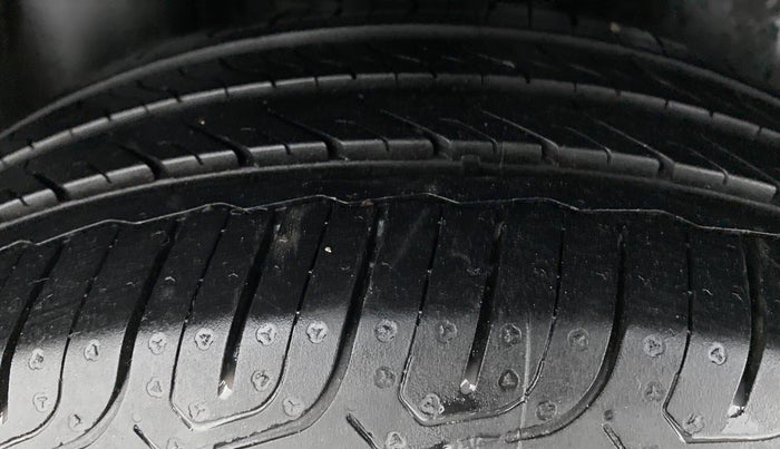 2016 Volkswagen Ameo COMFORTLINE 1.2, Petrol, Manual, 68,681 km, Right Rear Tyre Tread