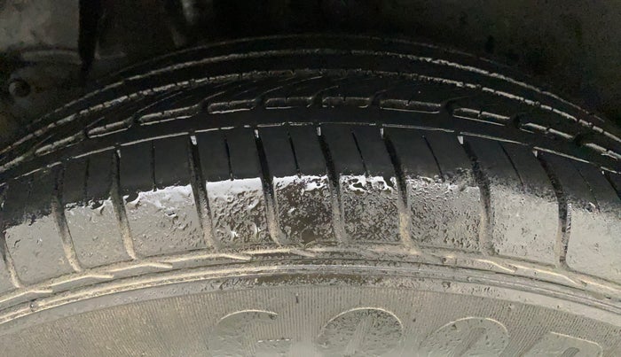 2015 Hyundai Creta SX PLUS 1.6 PETROL, Petrol, Manual, 13,626 km, Right Rear Tyre Tread
